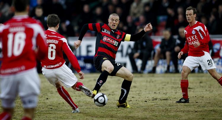 knoldet. Lokalopgøret mellem Silkeborg og FC Midtjylland endte med sejr til de taktisk velorganiserede midtjyder. 