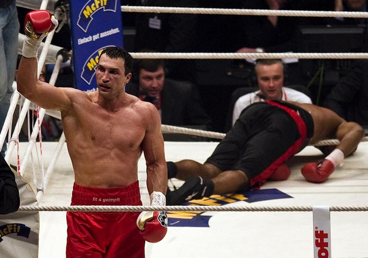 Jernnæve. Vladimir Klitschko fik ram på Chambers i de allersidste sekunder. 