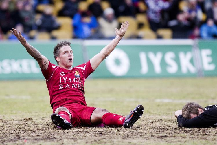 straffe. To gange følte Nicki Bille Nielsen sig snydt for et straffespark. 
