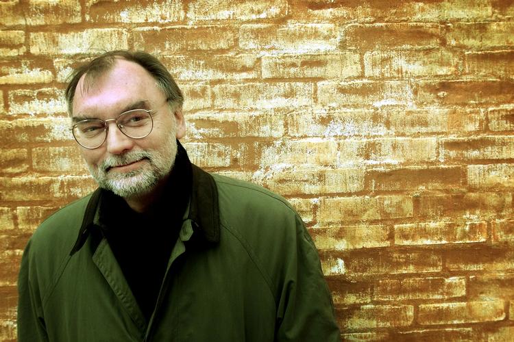 Genganger. »Davidsen skriver blændende - og det ved han, kan man mærke,« skriver Politikens anmelder. 