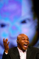 dyreven? Mike Tyson bliver angrebet af dyreaktivister, fordi han skal medvirke i et program med brevduer. 