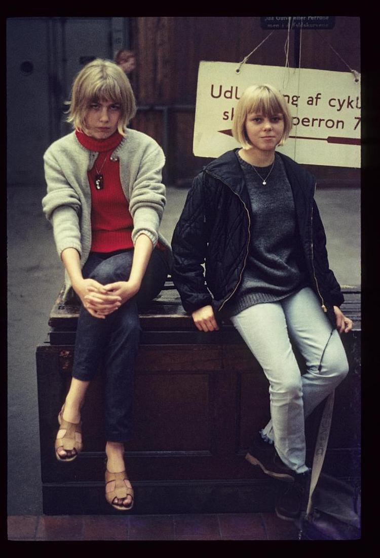 California police are asking these two girls, or someone who knows them, to contact police. These and about a hundred other pictures were found in the locker of a U.S. serial killer a jury has recommended receive the death sentence for a series of killings in the 1970s. 