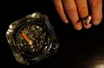 NABORØG. Utætheder i ældre ejendomme lader cigaretrøgen sive op til overboen. Løsningen må være renoveringer, mener Boligselskabernes Landsforenings formand. 