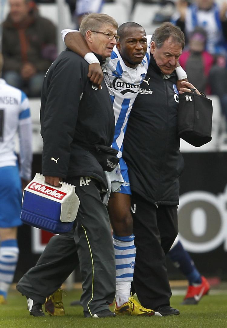 ude? Eric Djemba-Djemba på vej ud af Fionia Park. 