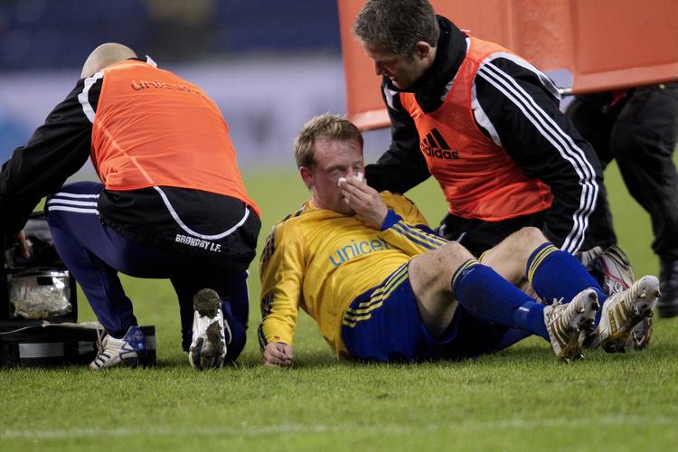 BLODTUD. For anfører Michael Krohn-Dehli var 1-1 et gevaldigt slag over næsen. 