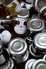 Skjult sødme. De aller fleste ved at der kan findes store mængder tilsat sukker i slik, kager, sodavand, saft, desserter og morgenmadsprodukter. 