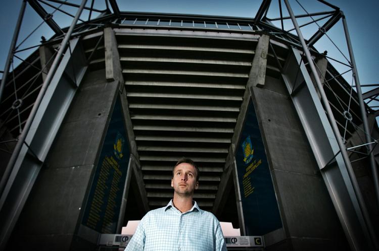 9. december 2009 På ledelsesgangen skiftes der igen ud. Anders Bjerregaard ønsker at stoppe som sportschef i Brøndby, officielt på grund af trusler mod familien. Både Ekstra Bladet og B.T. erfarer, at en enig bestyrelse uden om formand Per Bjerregaard var parat til at smide sønnen på porten. Både direktør Frank Buch-Andersen og Per Bjerregaard afviser dog. Per Bjerregaard kalder dog siden hen ansættelsen af sønnen for 'dumt og naivt'. 