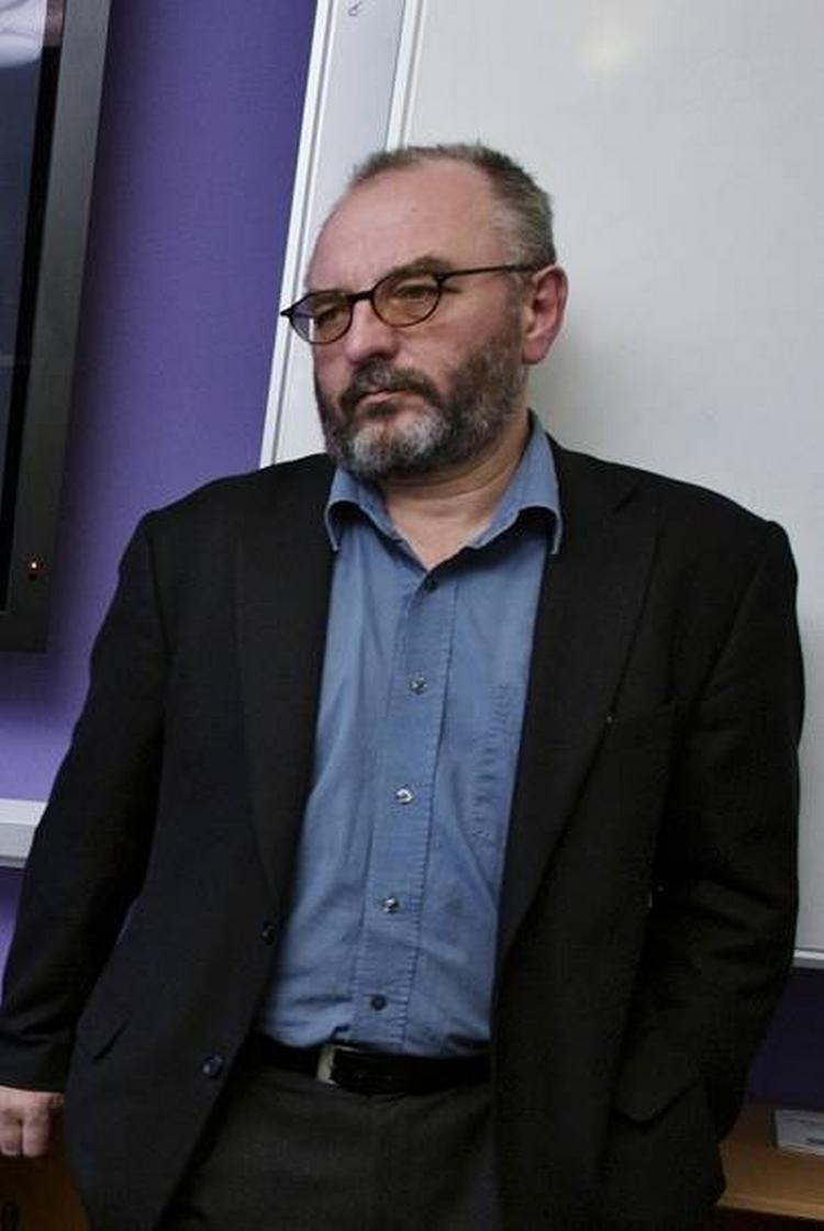 stress. John. Poulsen har taget orlov frem til maj for ikke at gå ned med stress. 