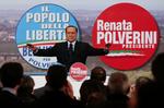 Fyrsten. Det har ikke skortet på saftige historier om den italienske regeringsleder, Silvio Berlusconi, i løbet af det seneste års tid. Frem til søndag og mandag, hvor der afholdes regionalvalg, vil det dog nok være politik, det handler om. Foto: Gregorio Borgia 