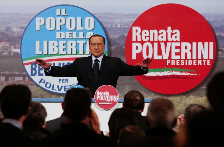 Fyrsten. Det har ikke skortet på saftige historier om den italienske regeringsleder, Silvio Berlusconi, i løbet af det seneste års tid. Frem til søndag og mandag, hvor der afholdes regionalvalg, vil det dog nok være politik, det handler om. Foto: Gregorio Borgia 