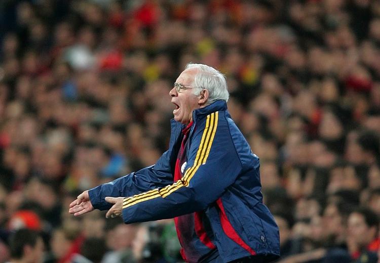 Holdbar. 71-årige Luis Aragonés bliver ifølge spanske medier ny træner i Sevilla. Arkivfoto. 