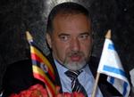 Uforståeligt. Avigdor Liberman forstår ikke, at omverden går mere op i de israelske bosættelser end et pakistansk terrorangreb, der dræber 60. 