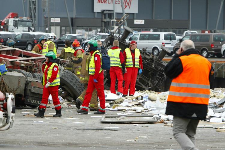 Hjælp. Redningsfolk var hurtigt til stede ved havnen i Oslo. 