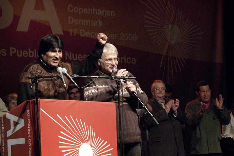 REVOLUTION. Evo Morales og Venezuelas præsident Hugo Chavez repræsenterer det nye socialistiske og revolutionære Latinamerika.Her besøger de Klimatopmødet i december 2009. 