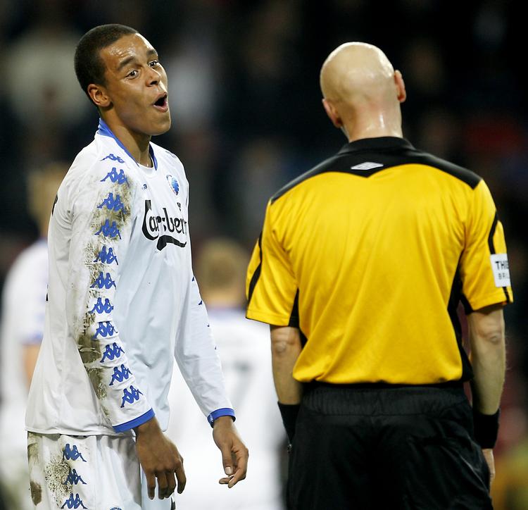 0-2. Zanka (billedet) og makkeren i centerforsvaret, Peter Larsson, havde ikke helt styr på FCN-spilerne. 