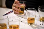 En svag omgang. Der var langt mellem successerne, da den nuværende og den tidligere landsformand for Danske Ølentusiaster blindsmagte letøl og alkoholfri øl. 
