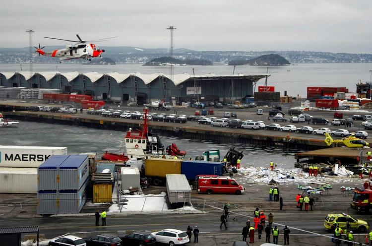 Togkaos. Det kostede tre mennesker livet, da et tog løb af sporet og endte i havnen i Oslo. 