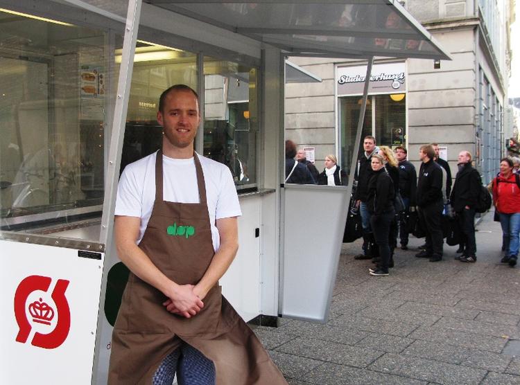 Claus Christensen har fået tilladelse til at åbne filialer rundt om I København og satser på at udvidde pølseforretningen til foråret. 