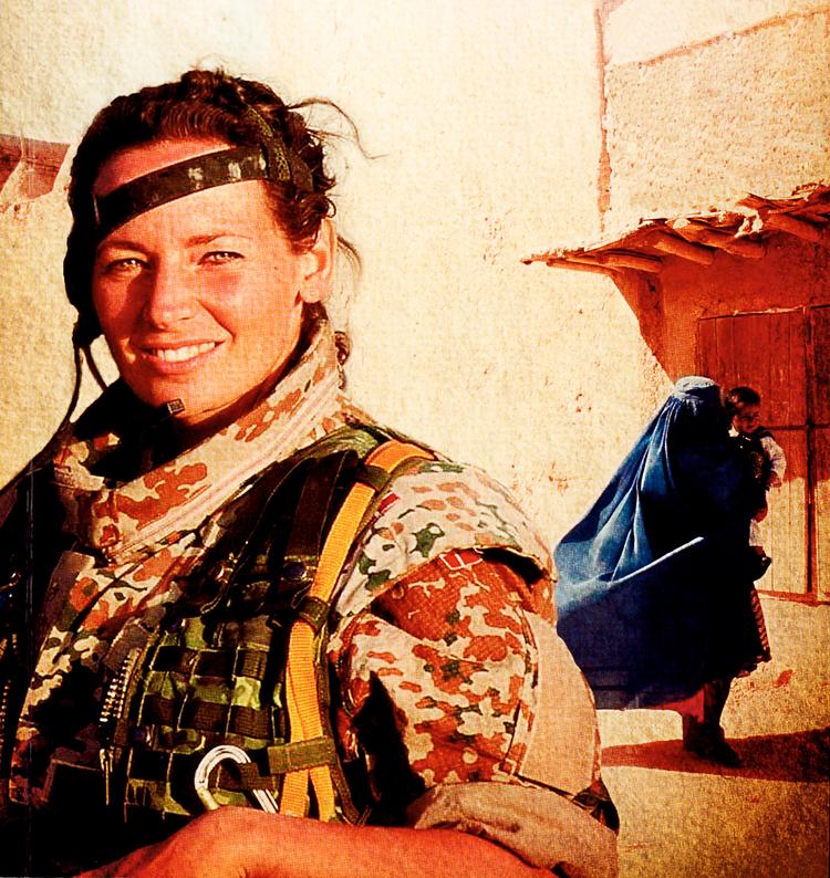 Helmand. Som udsendt soldat var Anne-Cathrine Riebnitzsky ikke en,  man løb om hjørner med. Men de  afghanske kvinder, hun fik kontakt med, fik en særlig opmærksomhed og støtte. Illustration fra bogomslag 