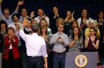 Populær. Barack Obama fejrer sin succes på universitetet i Iowa. 