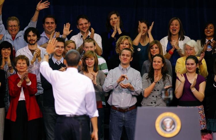 Populær. Barack Obama fejrer sin succes på universitetet i Iowa. 