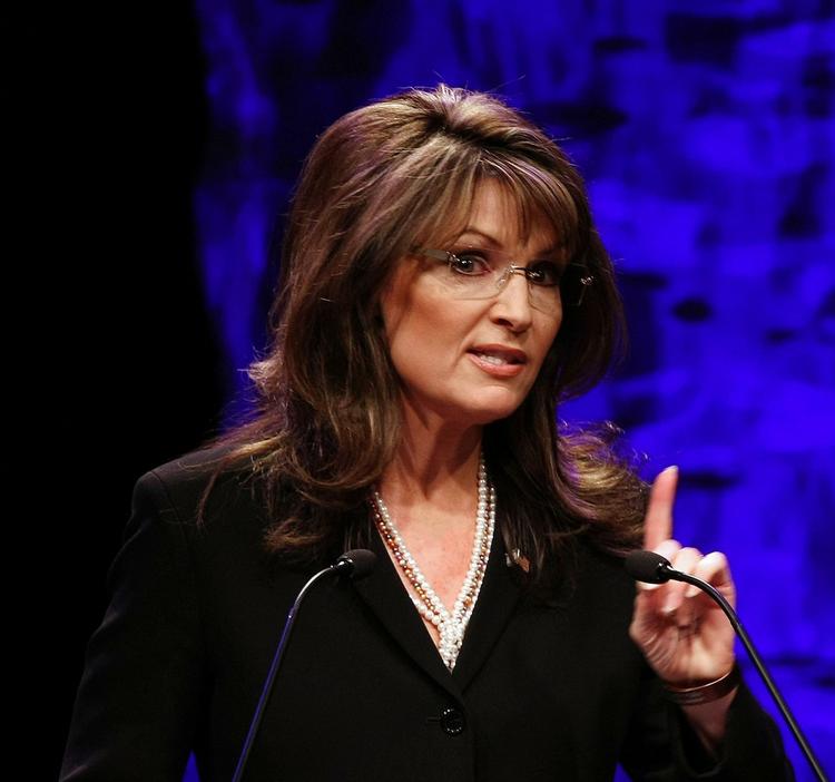Den tidligere guvernør i Alaska og vicepræsidentkandidat Sarah Palin støtter aktivt John McCains kamp for at bevare sin plads i Senatet. De to førte præsidentvalgkamp sammen mod Barack Obama. 