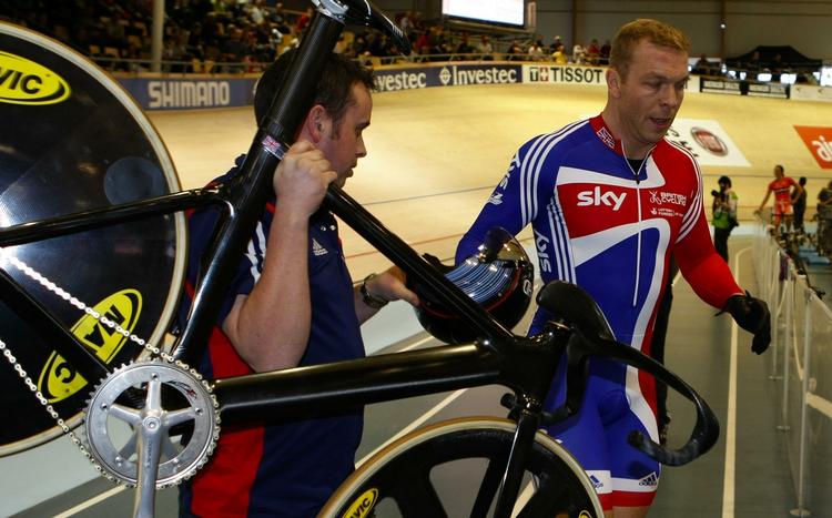 Superstjerne. Chris Hoy slap med skrækken og kan fortsat vinde guld i sprint. 