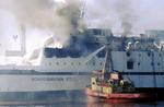 færgebrand. 159 mennesker døde, da 'Scandinavian Star' i 1990 brød i brand på åbent hav. Billedet er fra brandslukningen, efter at skibet var slæbt til Lysekil i Sverige. 