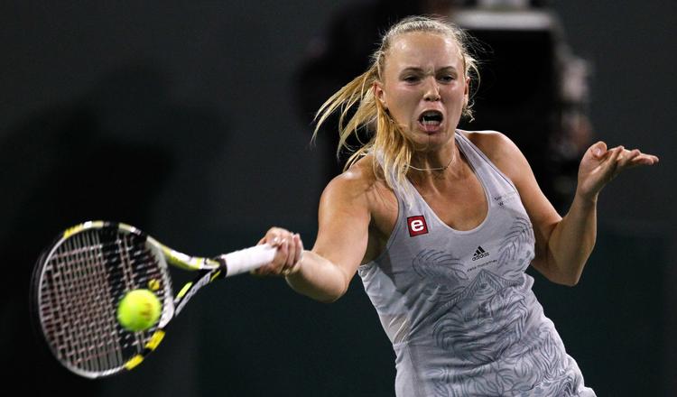 sengeliggende. Caroline Wozniackis sygdom truer også hendes singlekamp i Miami i morgen. 