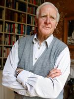 Kending. Jo, George Smiley banker stadig på døren i John le Carrés liv, svarede den britiske forfatter blandt andet sine læsere, da han i denne uge talte på The Oxford Literary Festival. Forfatterens kommende roman er dog uden spioner og handler om ulighed i verden. Arkivfoto: Kirsty Wigglesworth/AP 
