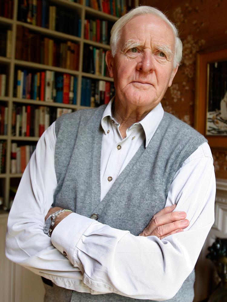 Kending. Jo, George Smiley banker stadig på døren i John le Carrés liv, svarede den britiske forfatter blandt andet sine læsere, da han i denne uge talte på The Oxford Literary Festival. Forfatterens kommende roman er dog uden spioner og handler om ulighed i verden. Arkivfoto: Kirsty Wigglesworth/AP 