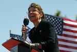 MØDE. Sarah Palin taler til ivrige tilhørere under det første Republikanske 'Tea Party' i Nevadas ørken. 