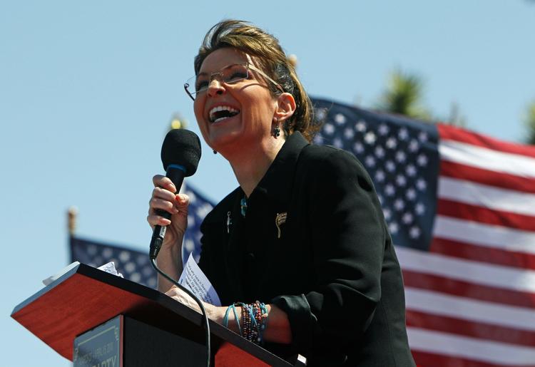 MØDE. Sarah Palin taler til ivrige tilhørere under det første Republikanske 'Tea Party' i Nevadas ørken. 