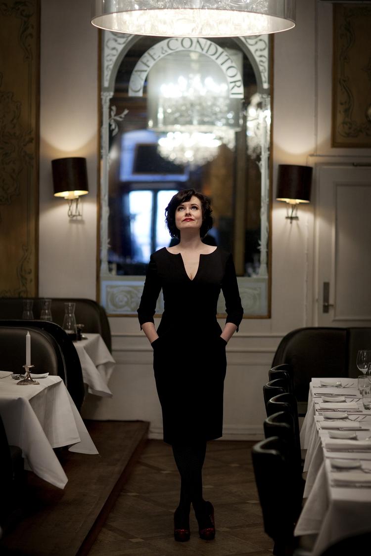 Forklædt som kvinde. Leonora Christina Skov (f. 1976) er magister i litteraturvidenskab og anmelder ved Weekendavisen. 'Silhuet af en synder' (find anmeldelsen nedenfor) er hendes tredje roman. 