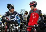 sprintersejr. Efter sejrene til Matti Breschel, Jens Voigt og Fabian Cancellara var det argentineren Juan José Haedo (tv. sammen med amerikaneren Levi Leipheimer), der sørgede for den fjerde sejr til Team Saxo Bank. Arkivfoto 