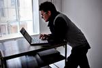 Apple-afficionado. Mark Barner er så vild efter elektronik med æblelogoet på, at han græd, da han fik en iPhone. Men han er skuffet over, at Apple ikke  behandler sine loyale kunder ordentligt. 