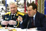 Kampklar. Præsident Dmitrij Medvedev lover uformindsket kamp mod terroristerne. Her ses han til et møde med militær-veteraner forleden. 