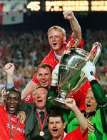 finale. Peter Schmeichel kunne som anfører for United løfte trofæet i Barcelona i 1999. 