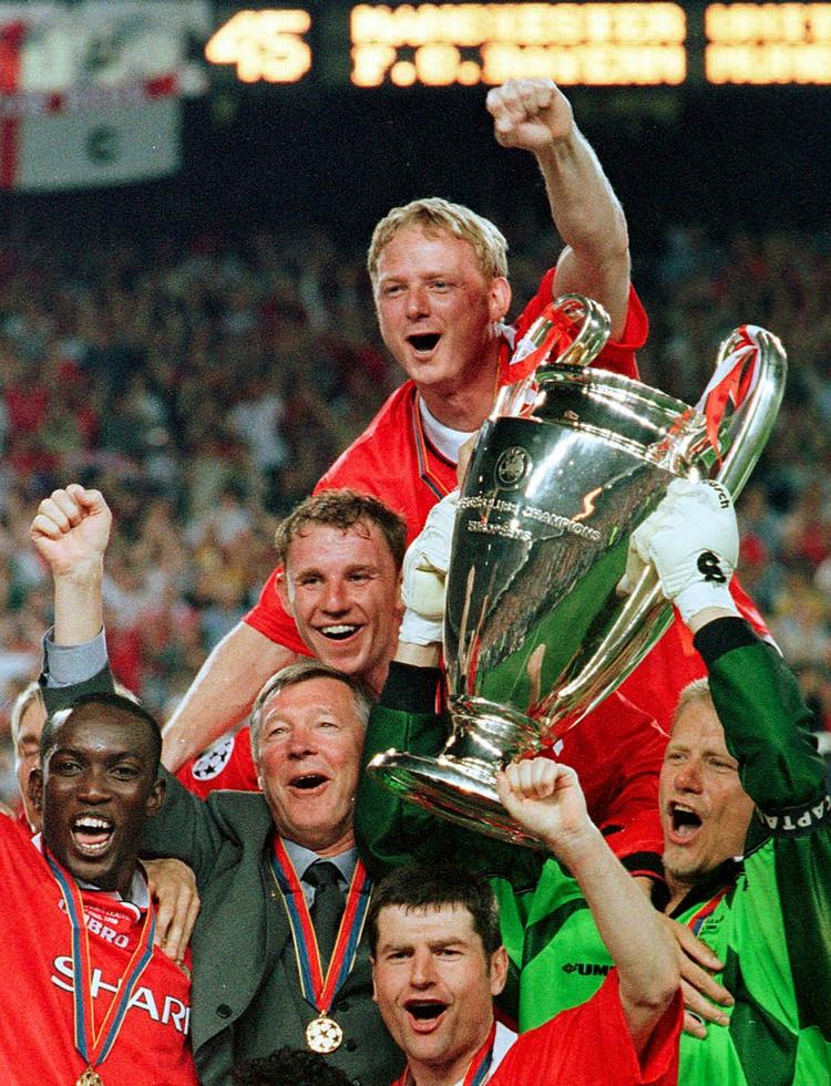 finale. Peter Schmeichel kunne som anfører for United løfte trofæet i Barcelona i 1999. 