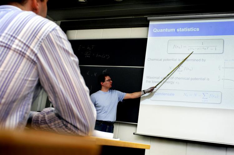 Pegepind. Dagens skribenter har gennemført en undersøgelse i universitetsmiljøet for at finde frem til de bedste evalueringsformer, når underviserne skal have feedback på deres undervisning. Foto: Rasmus Baaner 