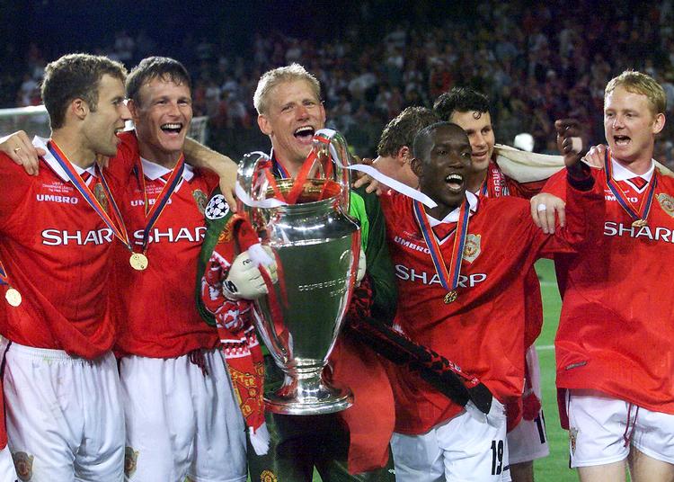 minderigt. Peter Schmeichel og holdkammeraaterne i minutterne efter Champions League-pokalen var i hus. Arkivfoto: Eric Cabanis/AFP