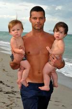 Farmand. 38-årige Ricky Martin blev for to år siden far til sine tvillingsønner med hjælp fra en rugemor. Arkivfoto 
