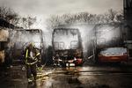 Vrag. Fire busser er brændt helt ned, mens en femte har fået brandskader. 