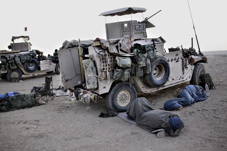 Helmand. En gruppe danske soldater på patrulje i Gereshk i Helmand. I øjeblikket diskuterer politikerne en ny strategi for Afghanistan. (arkivfoto) 