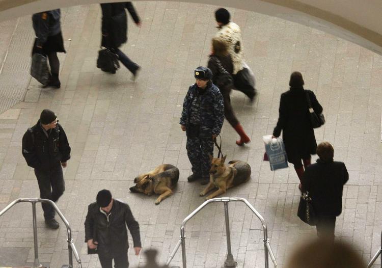 Terror. Russisk politi har øget bevogtningen i metroen i Moskva efter terrorangrebet, der kostede mindst 39 personer livet. 