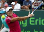 useedet. Justine Henin returnerer bolden til Dominka Cibulkova i kampen, som belgieren vandt i Miami. Arkivfoto. 
