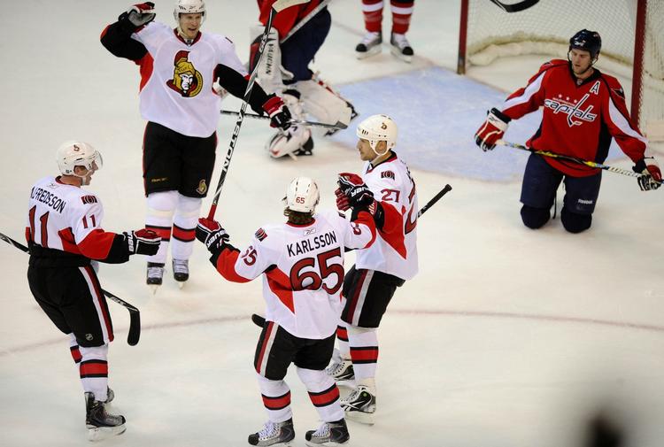 sejrsmål. Ottawa Senators jubler over sejrsmålet i overtid i kampen mod topholdet fra Washington Capitals. 