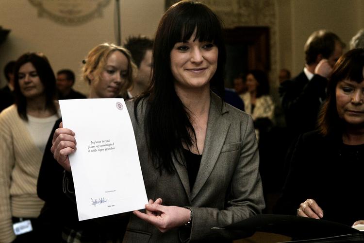 Venstres psykiatriordfører Sophie Løhde, der her ses på hendes første arbejdsdag i Folketinget, er personligt flov over en af partiets spindoktorer, der har udtalt sig i kontroversielle vendinger om en ansat på Christiansborg. 