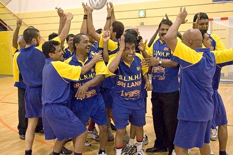 Selv ikke nederlaget på 72-0 til Tyskland afslørede det srilankanske fuplandshold i håndbold. Det skete først senere. Foto fra filmen