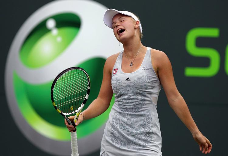 ærgerligt. Caroline Wozniacki tabte til den belgiske comeback-komet Justine Henin, som har masser af ros til danskeren. Arkivfoto. 